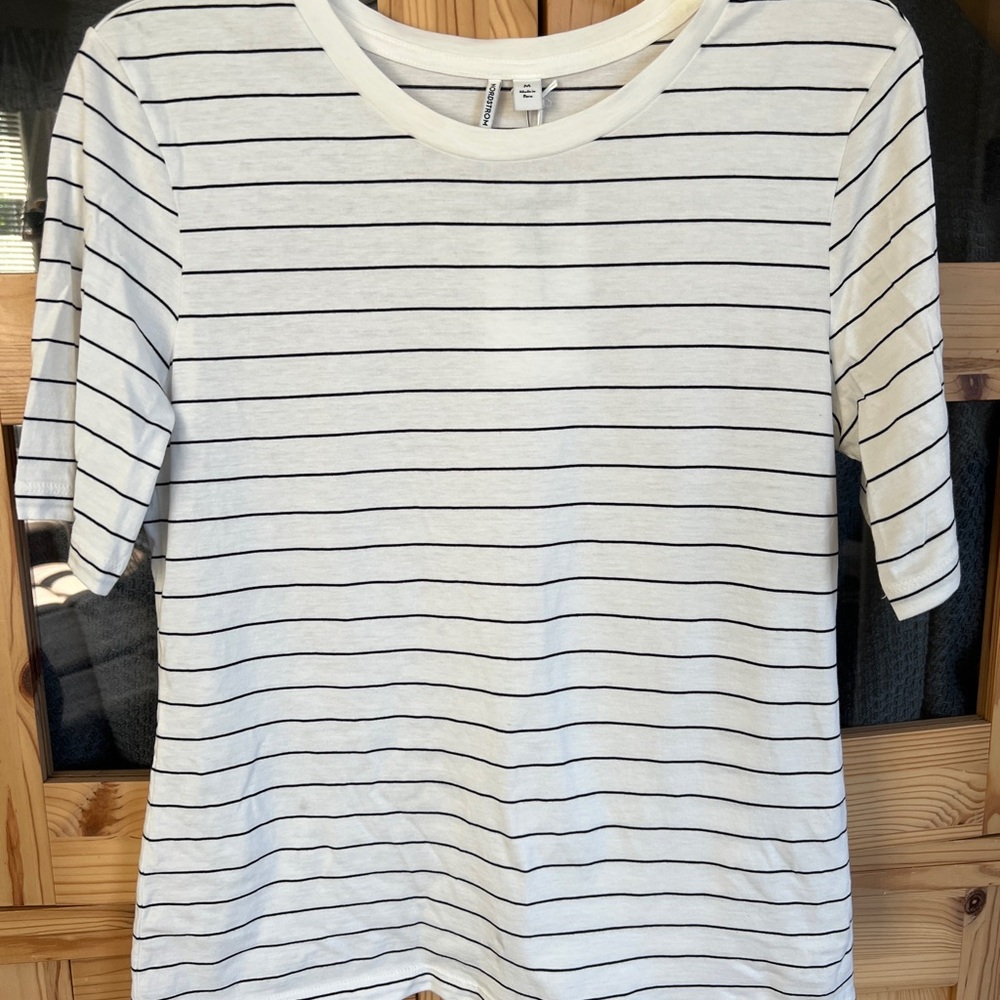 Nordstrom Fitted White and Black Short Sleeve Tee